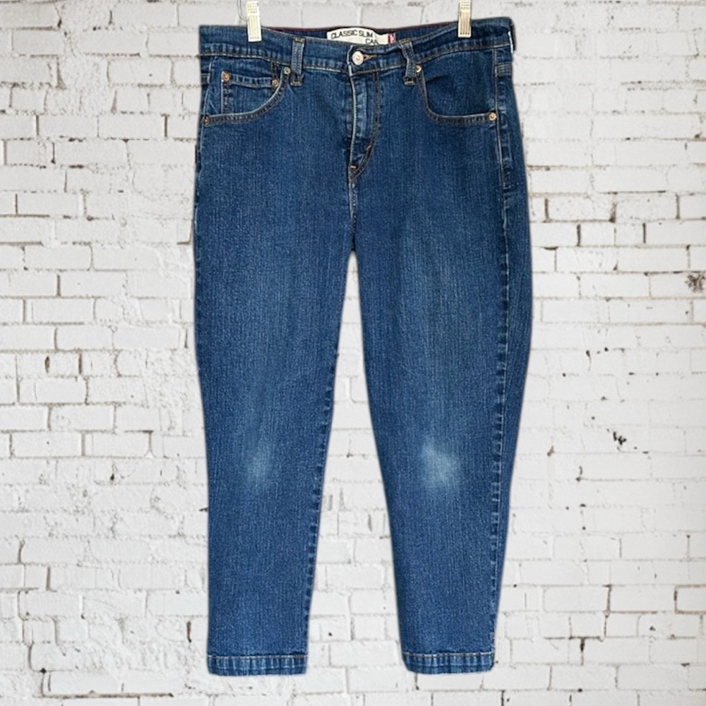 Levi’s Blue Denim Classic Slim Capri Jeans, medium wash, mid rise